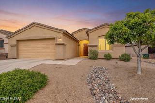 1012 W Mountain Stone Drive, Green Valley, AZ 85614