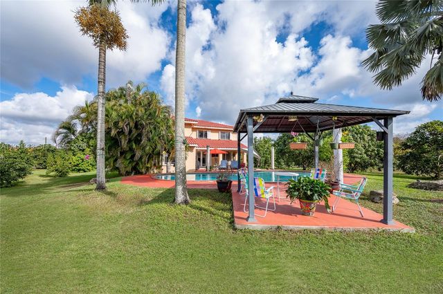 19520 SW 206th St, Miami, FL 33187