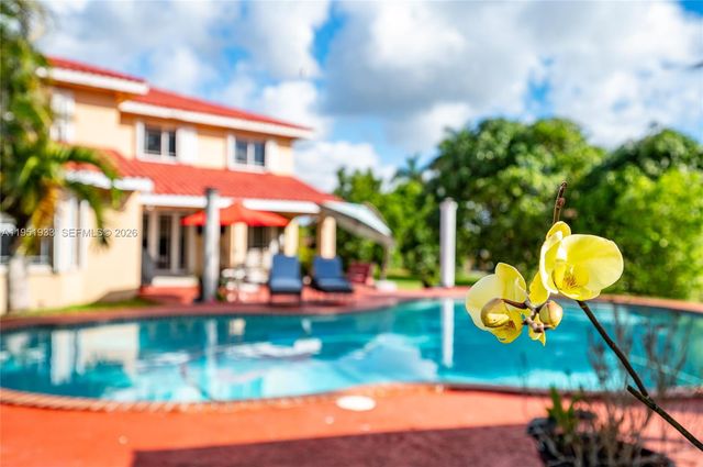 19520 SW 206th St, Miami, FL 33187