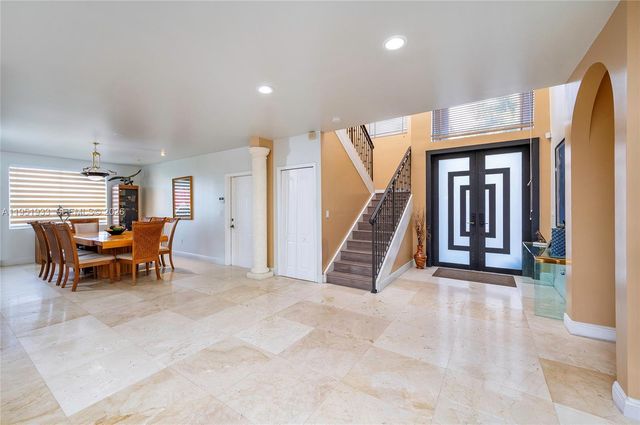 19520 SW 206th St, Miami, FL 33187