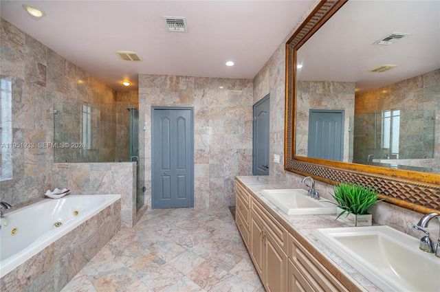 19520 SW 206th St, Miami, FL 33187