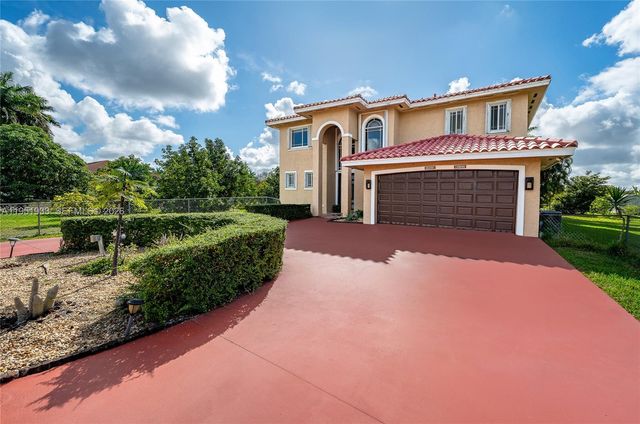 19520 SW 206th St, Miami, FL 33187