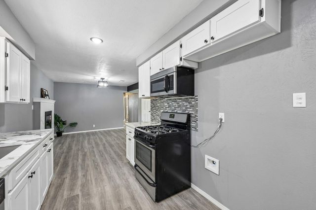 232 NW Jayellen Avenue, Burleson, TX 76028
