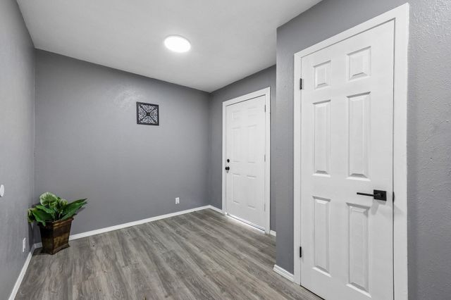 232 NW Jayellen Avenue, Burleson, TX 76028