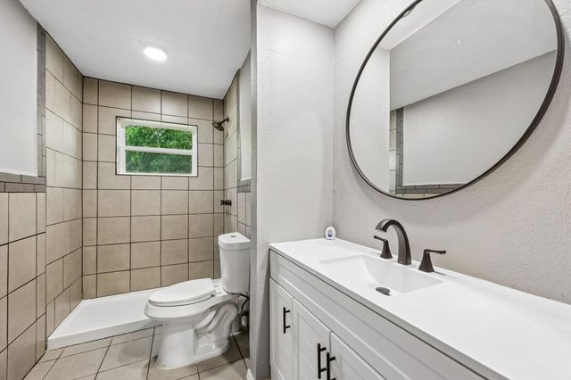 232 NW Jayellen Avenue, Burleson, TX 76028