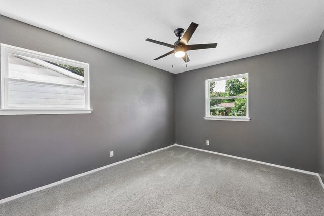 232 NW Jayellen Avenue, Burleson, TX 76028