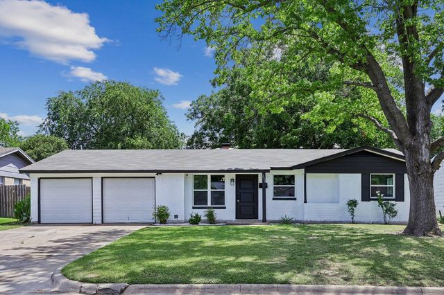 232 NW Jayellen Avenue, Burleson, TX 76028