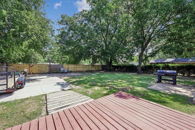 232 NW Jayellen Avenue, Burleson, TX 76028