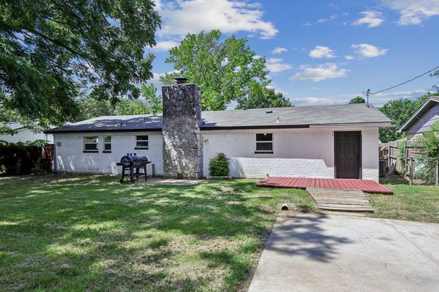 232 NW Jayellen Avenue, Burleson, TX 76028