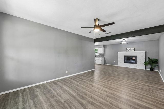 232 NW Jayellen Avenue, Burleson, TX 76028