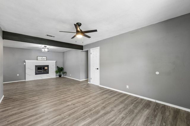 232 NW Jayellen Avenue, Burleson, TX 76028