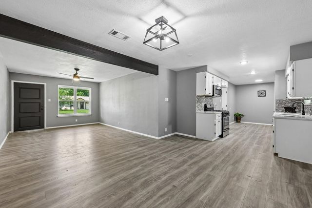 232 NW Jayellen Avenue, Burleson, TX 76028