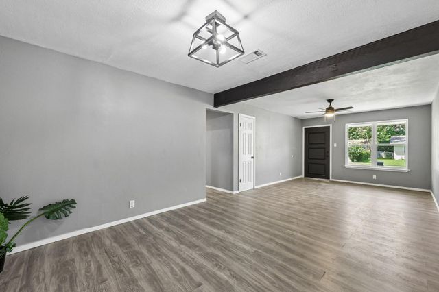 232 NW Jayellen Avenue, Burleson, TX 76028