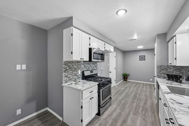 232 NW Jayellen Avenue, Burleson, TX 76028