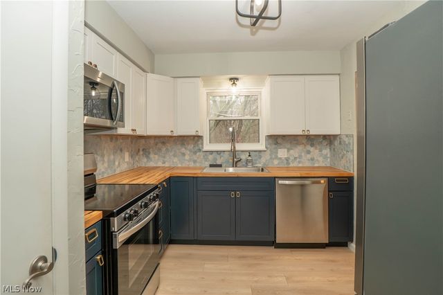 1423 Copley Meadows Drive, Copley, OH 44321