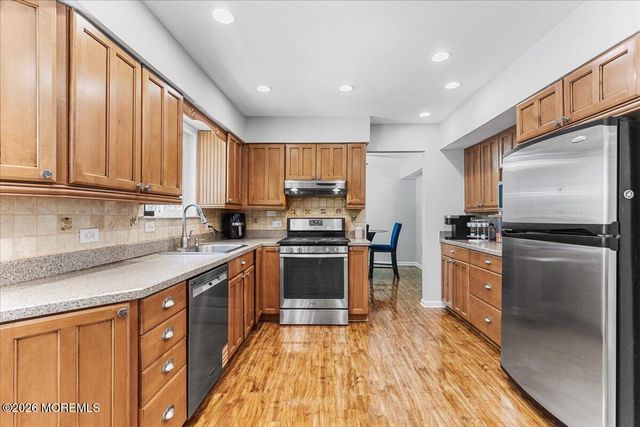 17 Monroe Lane, Jackson, NJ 08527