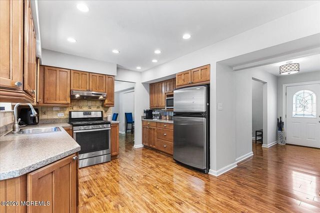 17 Monroe Lane, Jackson, NJ 08527