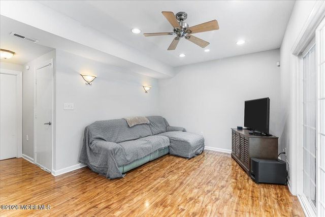 17 Monroe Lane, Jackson, NJ 08527