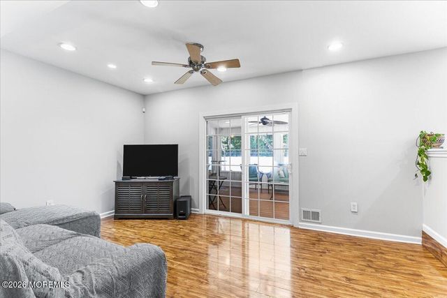 17 Monroe Lane, Jackson, NJ 08527