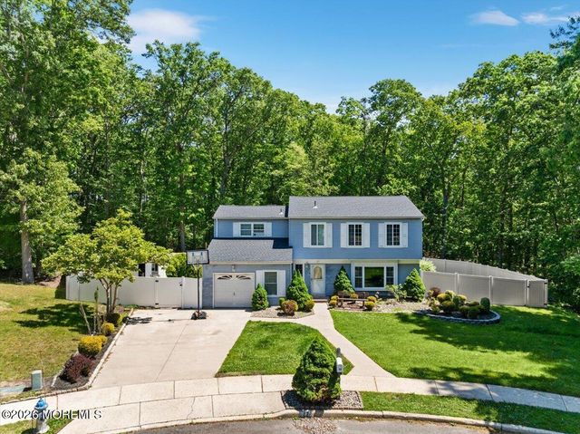 17 Monroe Lane, Jackson, NJ 08527