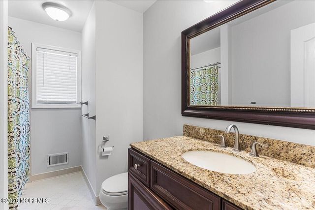 17 Monroe Lane, Jackson, NJ 08527