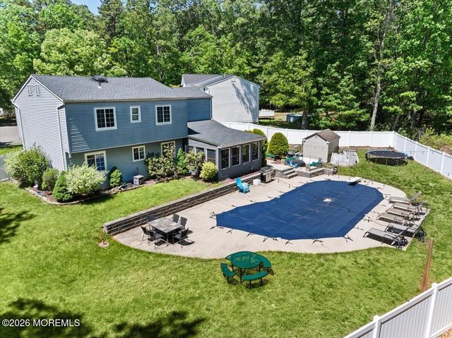 17 Monroe Lane, Jackson, NJ 08527