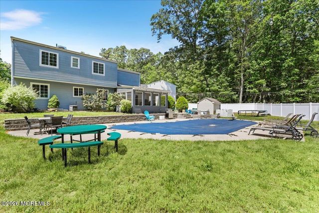 17 Monroe Lane, Jackson, NJ 08527