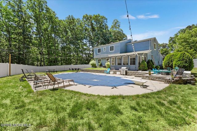 17 Monroe Lane, Jackson, NJ 08527