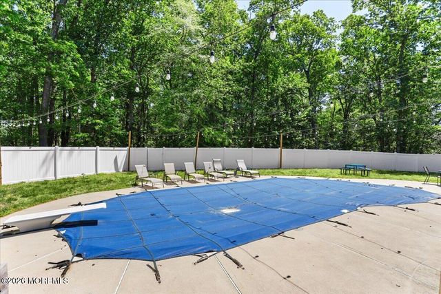 17 Monroe Lane, Jackson, NJ 08527