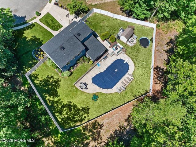 17 Monroe Lane, Jackson, NJ 08527