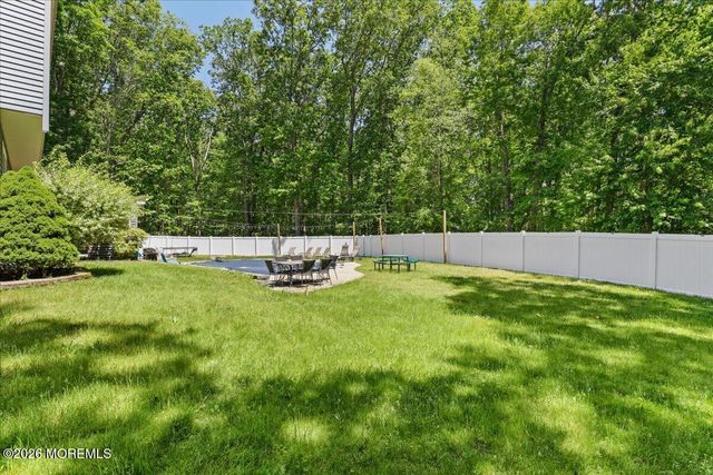 17 Monroe Lane, Jackson, NJ 08527