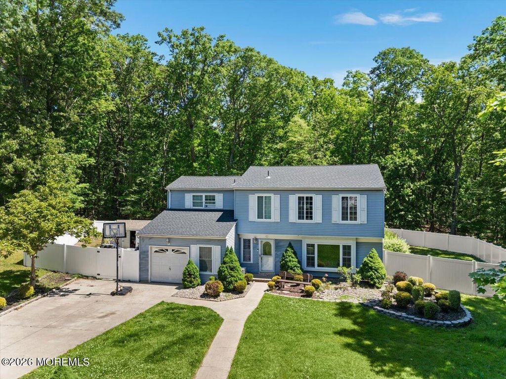 17 Monroe Lane, Jackson, NJ 08527