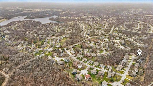 5529 Sleepy Hollow Drive, Parkville, MO 64152