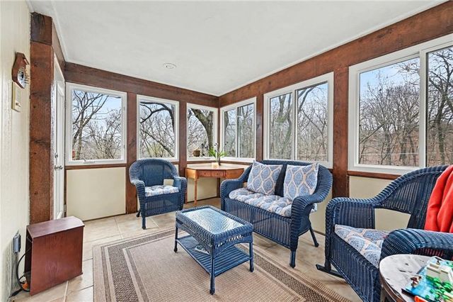 5529 Sleepy Hollow Drive, Parkville, MO 64152