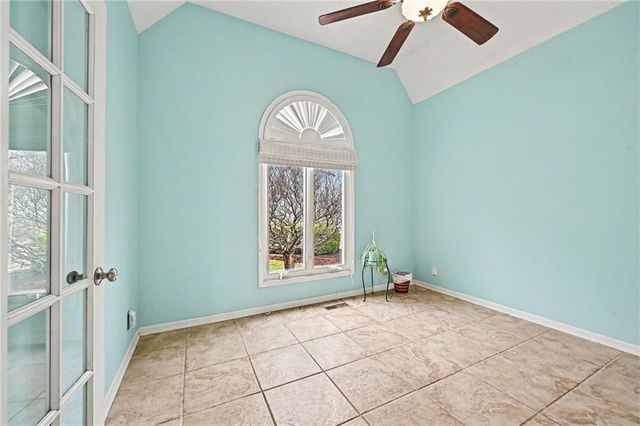 5529 Sleepy Hollow Drive, Parkville, MO 64152