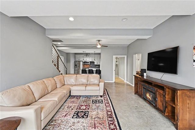 5529 Sleepy Hollow Drive, Parkville, MO 64152