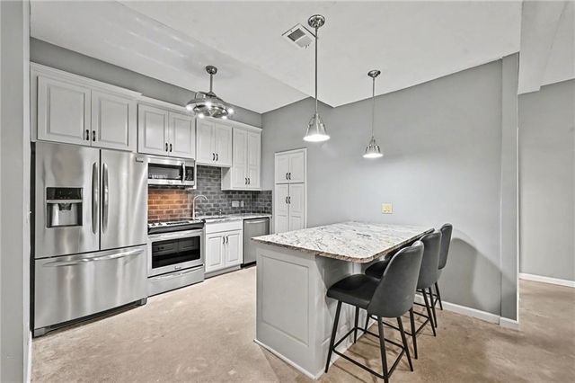 5529 Sleepy Hollow Drive, Parkville, MO 64152