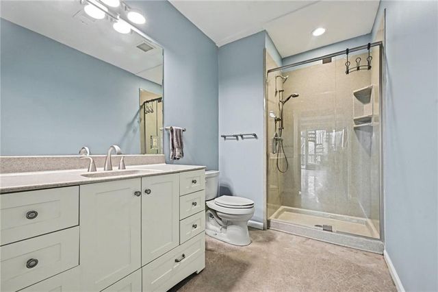 5529 Sleepy Hollow Drive, Parkville, MO 64152