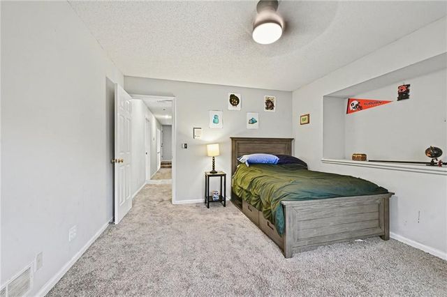 5529 Sleepy Hollow Drive, Parkville, MO 64152