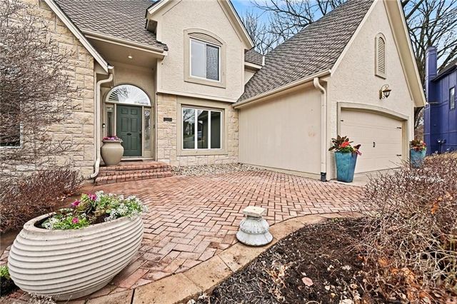 5529 Sleepy Hollow Drive, Parkville, MO 64152