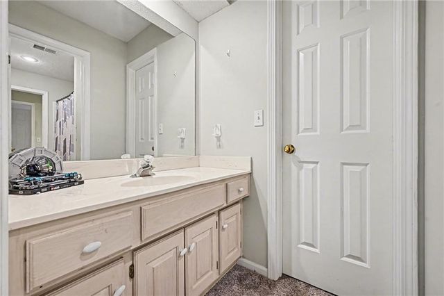 5529 Sleepy Hollow Drive, Parkville, MO 64152