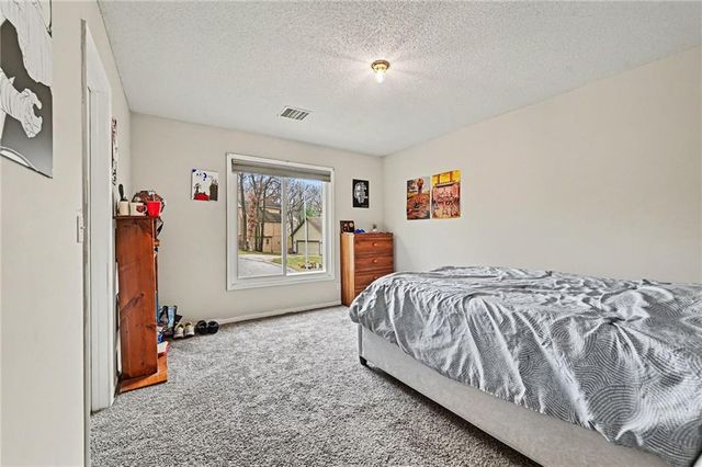 5529 Sleepy Hollow Drive, Parkville, MO 64152