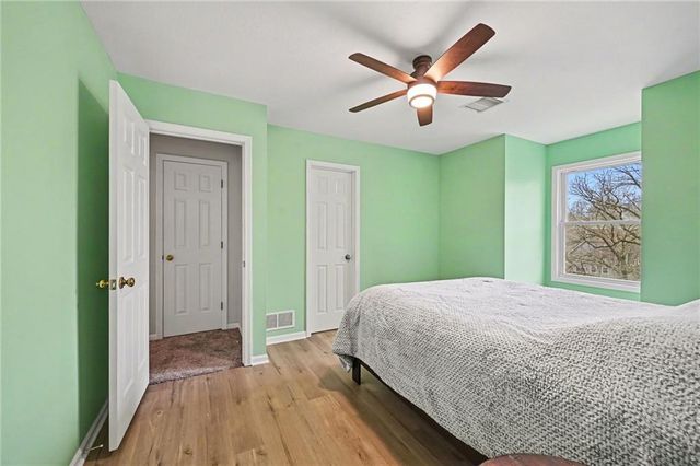 5529 Sleepy Hollow Drive, Parkville, MO 64152