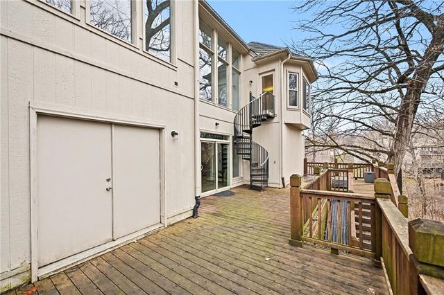 5529 Sleepy Hollow Drive, Parkville, MO 64152