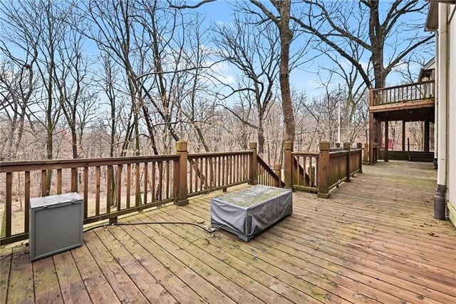 5529 Sleepy Hollow Drive, Parkville, MO 64152