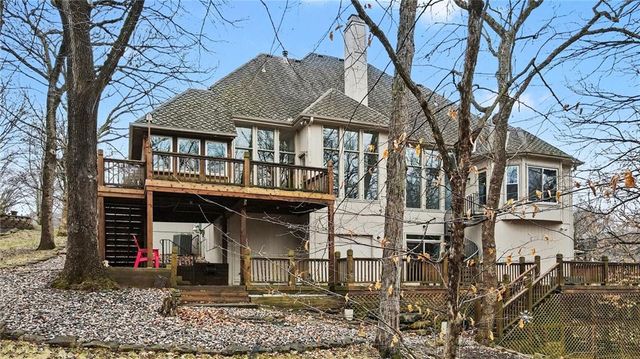 5529 Sleepy Hollow Drive, Parkville, MO 64152