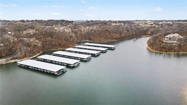 5529 Sleepy Hollow Drive, Parkville, MO 64152