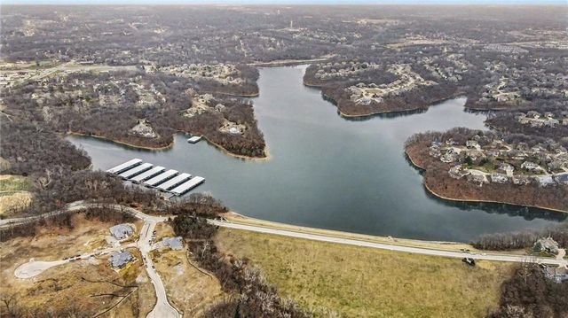 5529 Sleepy Hollow Drive, Parkville, MO 64152