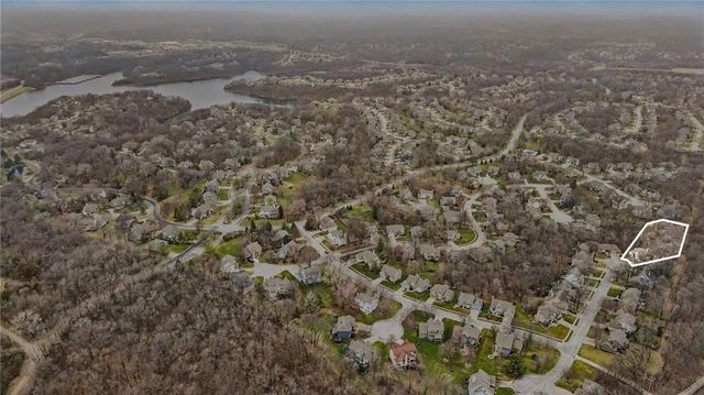 5529 Sleepy Hollow Drive, Parkville, MO 64152