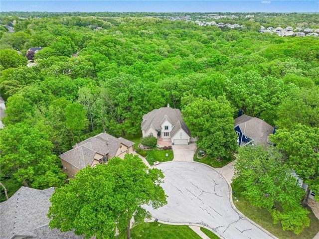 5529 Sleepy Hollow Drive, Parkville, MO 64152